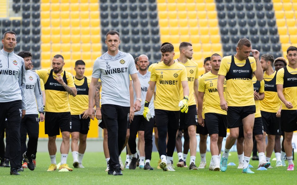 Гръцкият гранд Арис Солун ще изиграе поне две контролни срещи