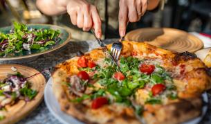 <p>Да, пицата може да направи кожата ти по-красива - ето как!</p>