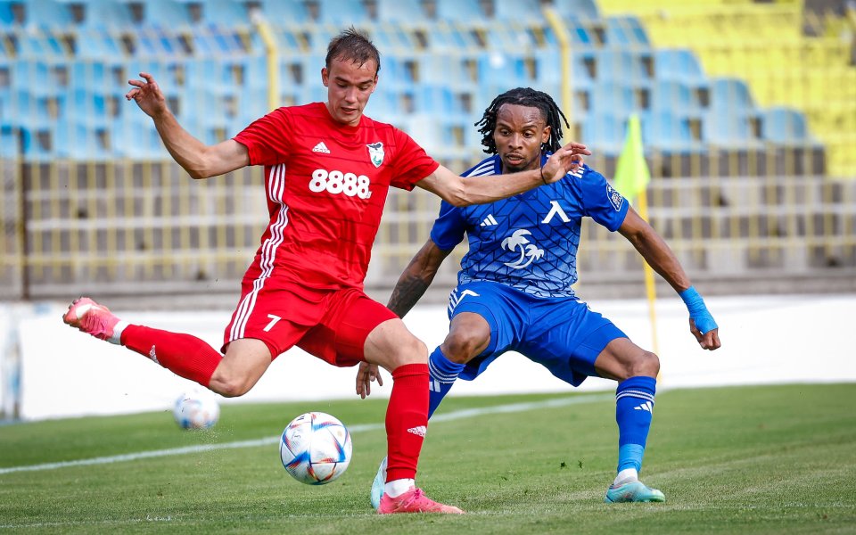 Отборите на Левски и Пирин играят при резултат 1:1 в