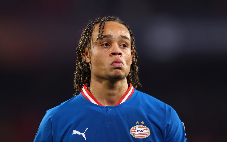 Нюкасъл се включва в надпреварата за подписа на Шави Симонс