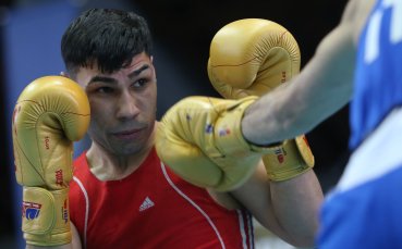 Българският боксьор Даниел Асенов допусна драматична загуба във втория кръг