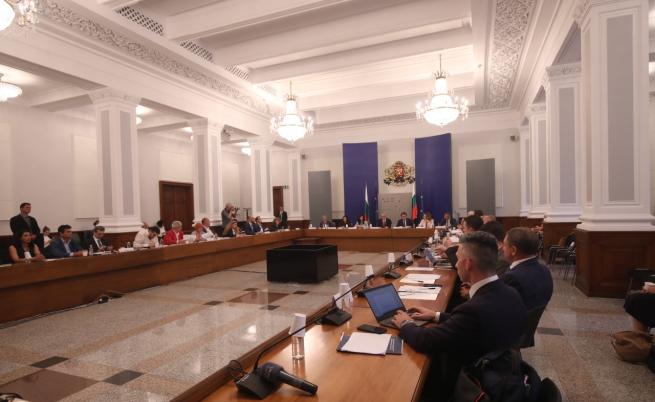 Парламентът гледа окончателно бюджетите на НЗОК и ДОО