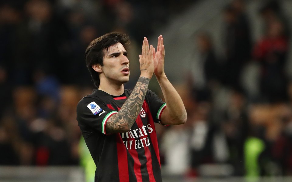 Продаденият от Милан на Нюкасъл Сандро Тонали се обърна към