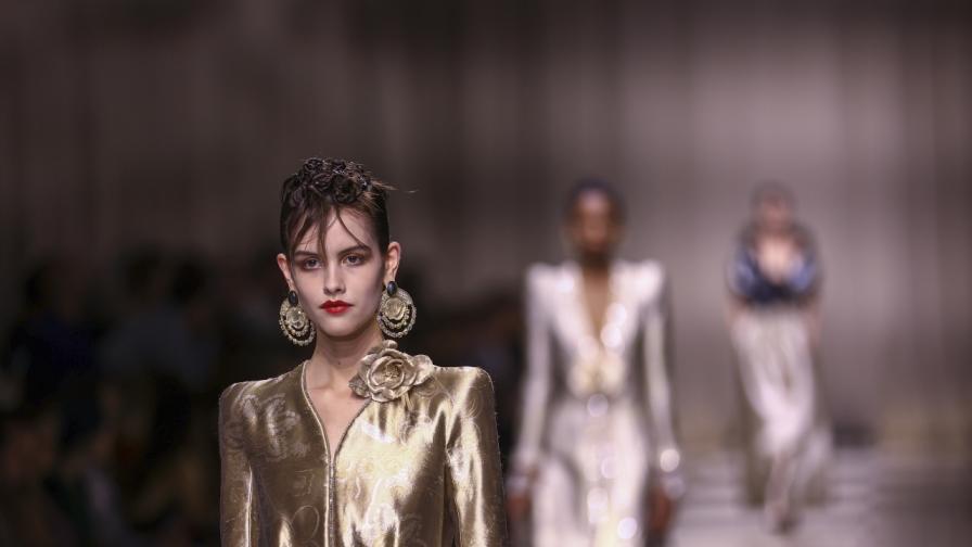 Лукс и блясък: „Джорджо Армани Приве“ представи ослепителна мода в Париж