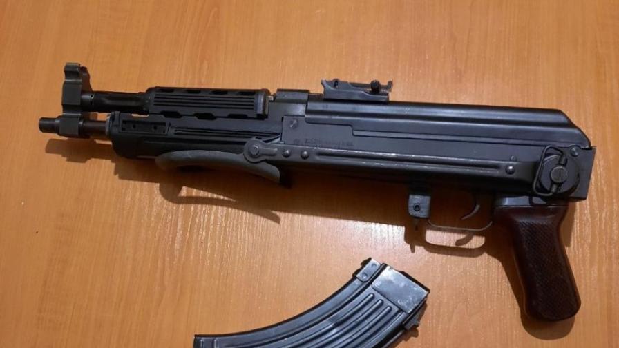 Арести за продажба в София на автомат и картечен пистолет