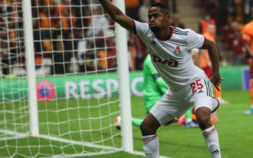 Националът на Гвинея Франсоа Камано, който е оценяван на 4