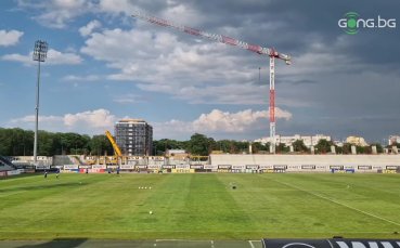 Продължава строежът на две от трибуните на стадион Локомотив в