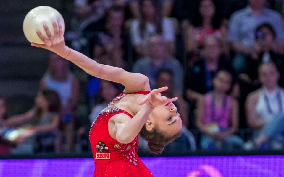 Елвира Краснобаева спечели златен медал на финала на топка и