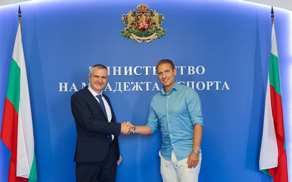 Министърът на спорта с подкрепа към Стилиян Петров за „Мача на надеждата“