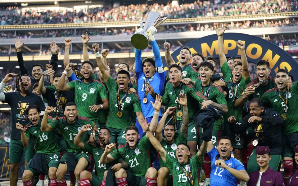 Мексико спечели титлата на Голд Къп