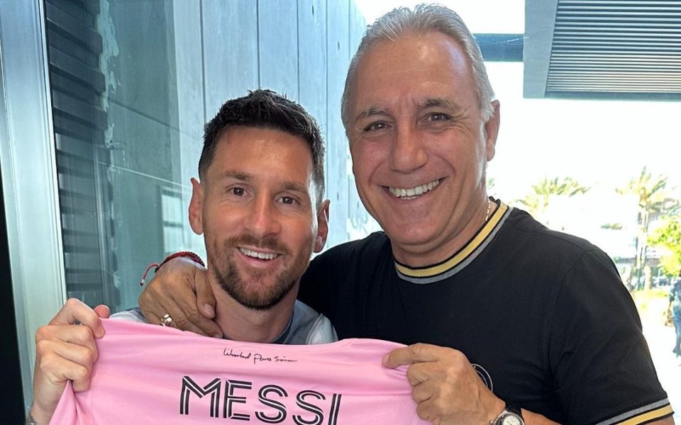 Легендарният български футболист – Христо Стоичков, намери начин да приветства