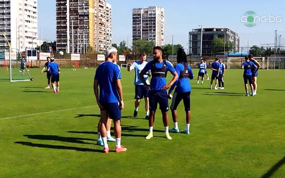 Футболистите на Левски продължават подготовката си за предстоящото гостуване на