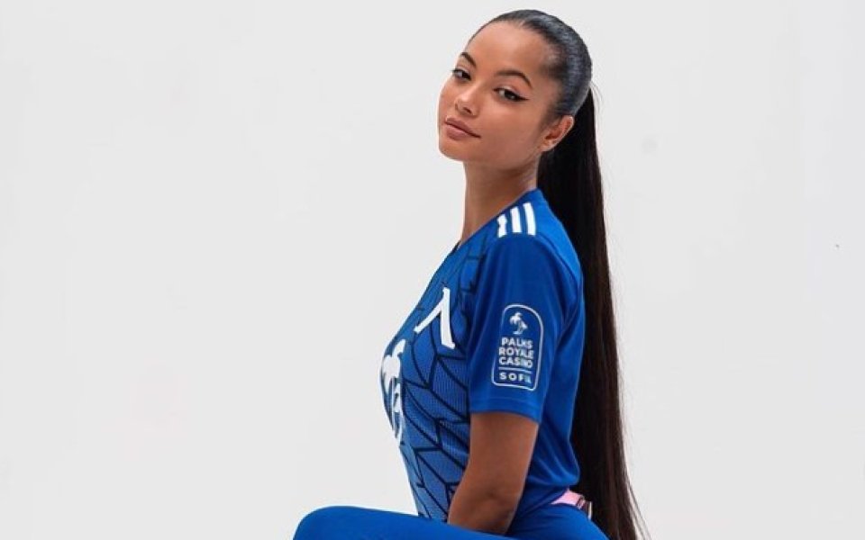 Левски се радва на любовта на много красиви фенки и