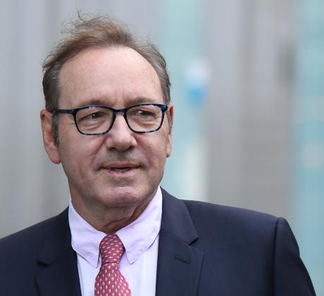 Седем години след скандала със сексуално посегателство който срина кариерата