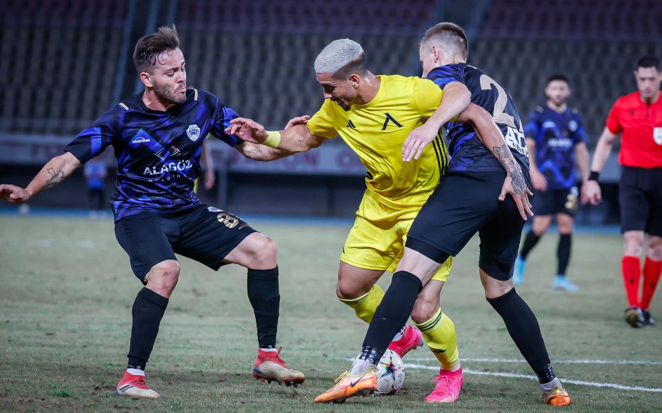 От УЕФА са инструктирали Левски да не продава билети на