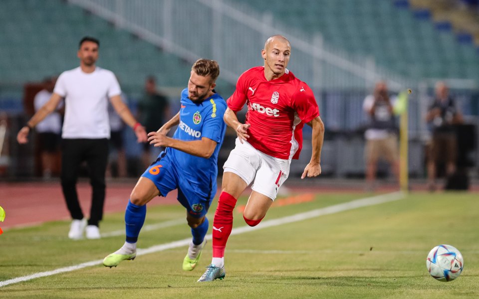 Клубът от Чемпиъншип Норич е настоятелен в своите намерения да