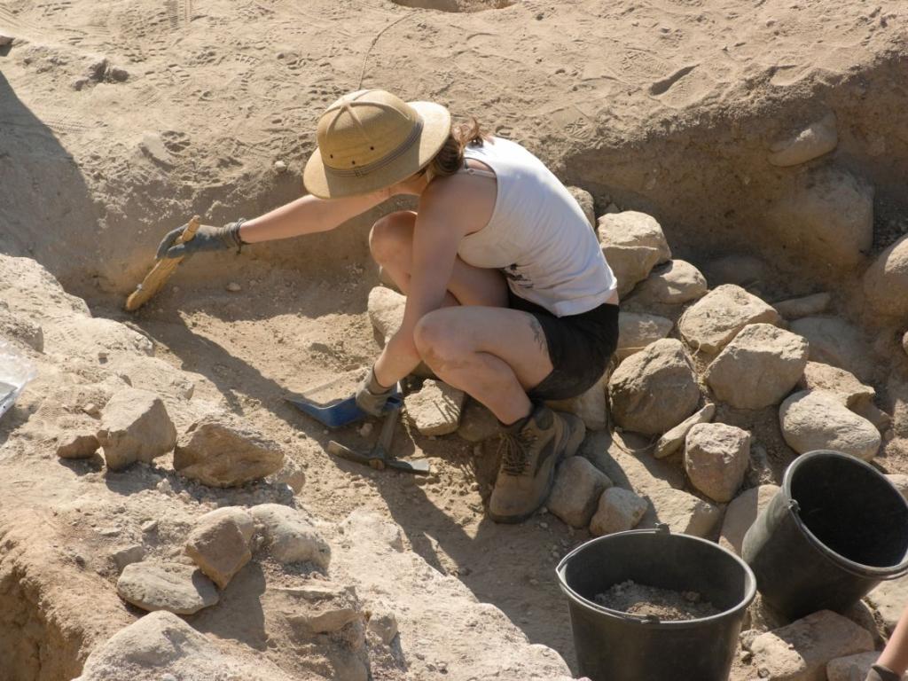 Огромна зала, датираща от бронзовата епоха, е открита при разкопки