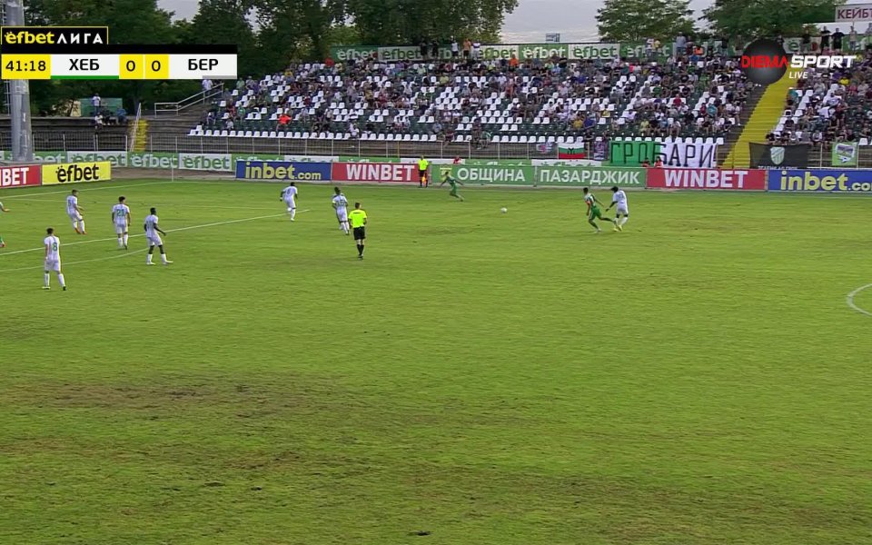 Три минути преди края на първата част Жорди Говеа остави