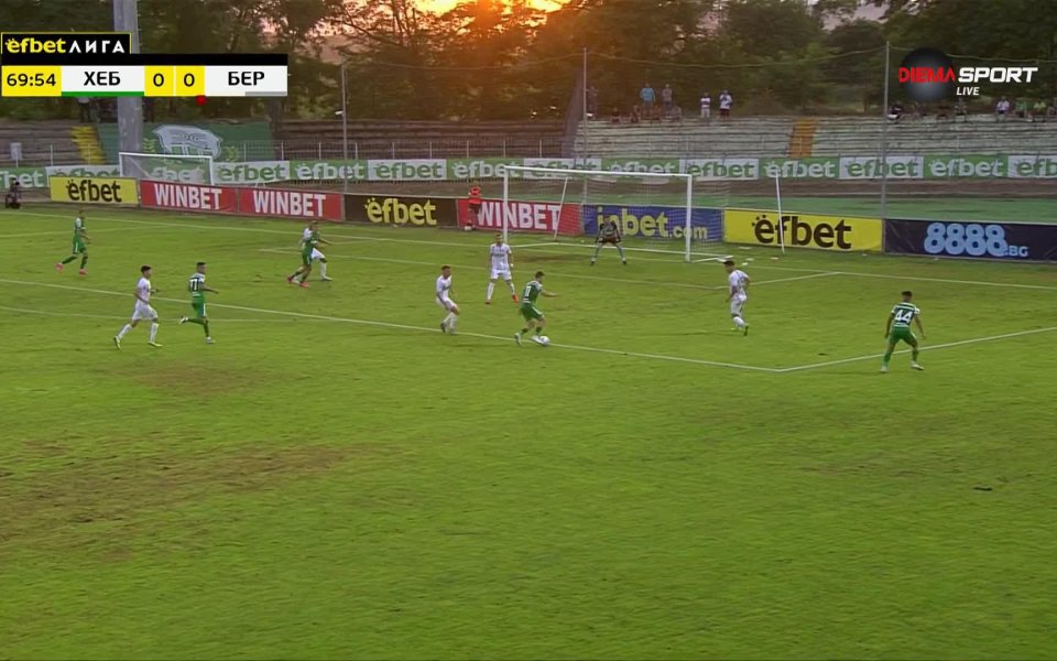 20 минути преди края на срещата между Хебър и Берое