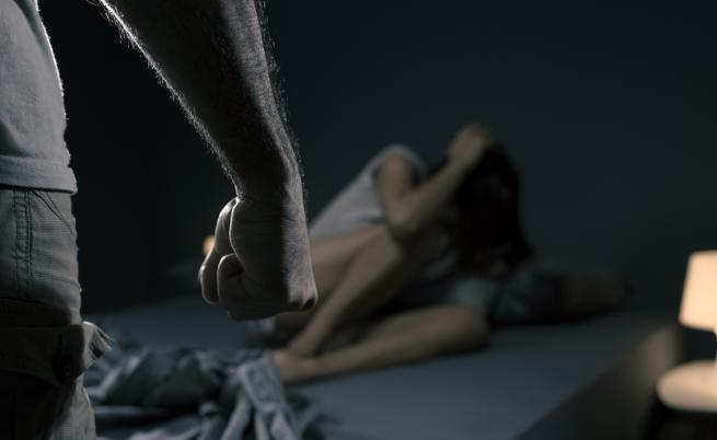 Семеен скандал в Плевен: Мъж насини жена
