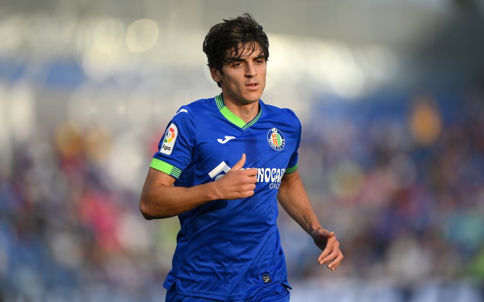 Рома официално продаде халфа Гонсало Вияр. Испанецът се завръща в