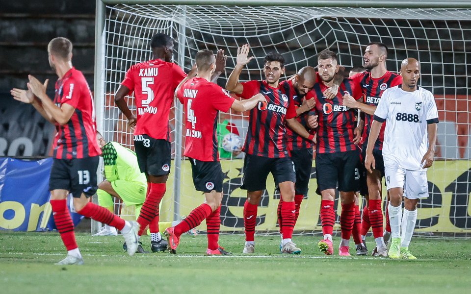 Отборите на Локомотив София и Пирин Благоевград играят при резултат