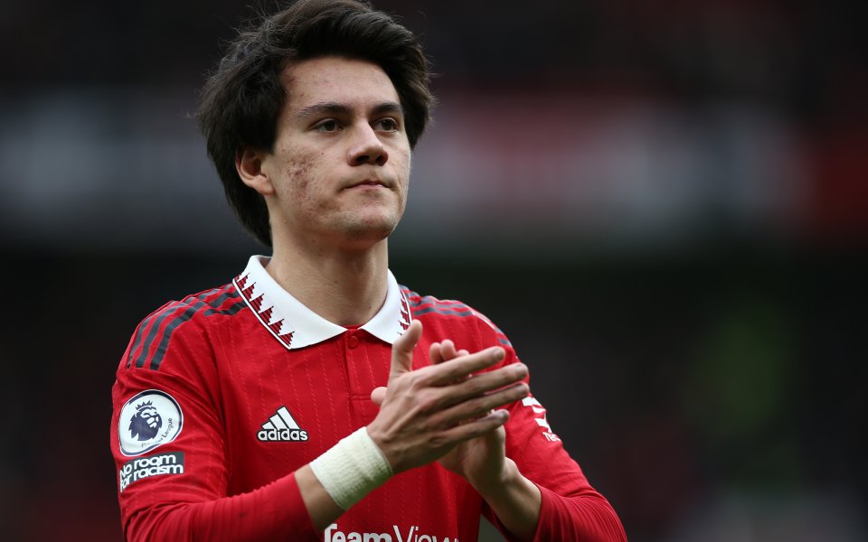 Манчестър Юнайтед продължава да обмисля следващите действия относно кариерата на