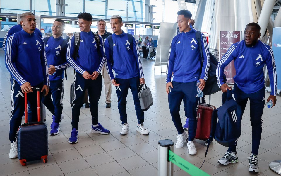 Ексцентричният български специалист Емил Велев – Кокала, замина с тима