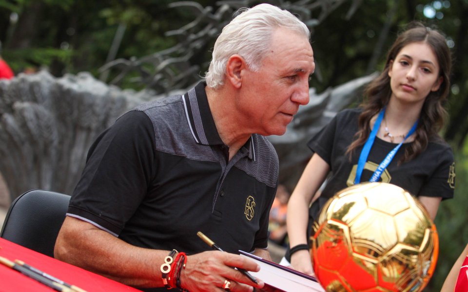 Христо Стоичков за пореден път показа, че не е забравил