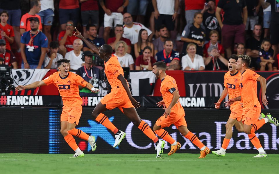 Валенсия надви Севиля като гост с 2:1 в първия кръг от