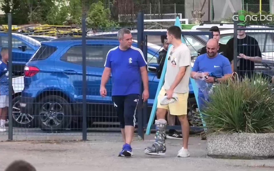 Юношата на Левски Марин Петков се появи с ботуш на