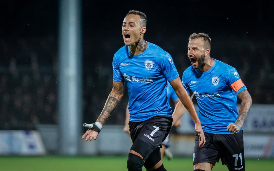 Отборите на Славия и Черно море играят при резултат 0:2 в