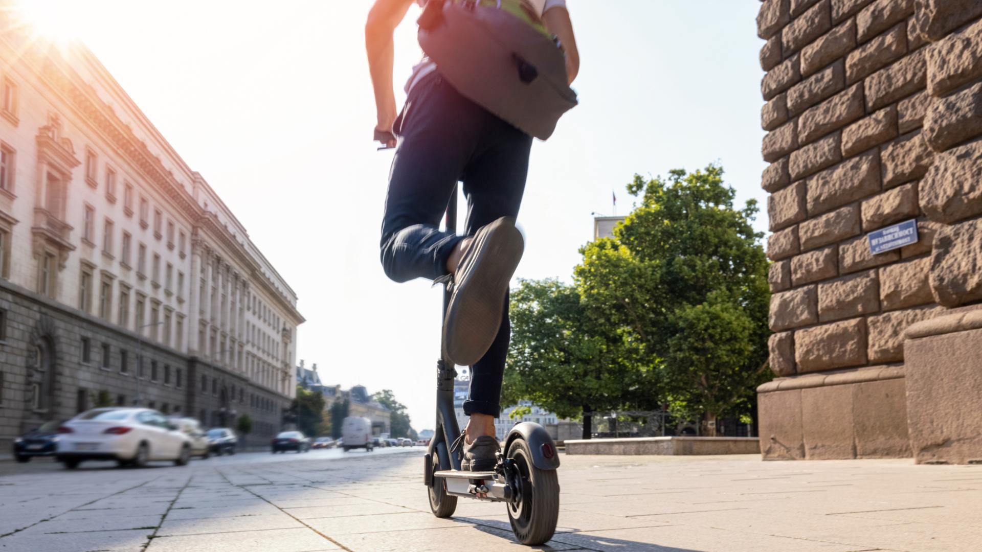 Новите по строги правила за електрическите тротинетки  на практика са неизпълними Такова мнение