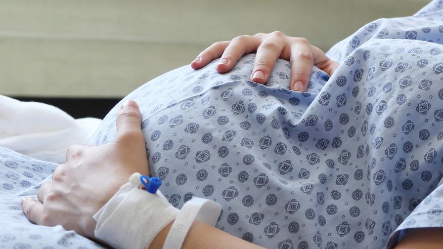 Родилка почина в болницата в Кърджали, бебето ѝ оцеля