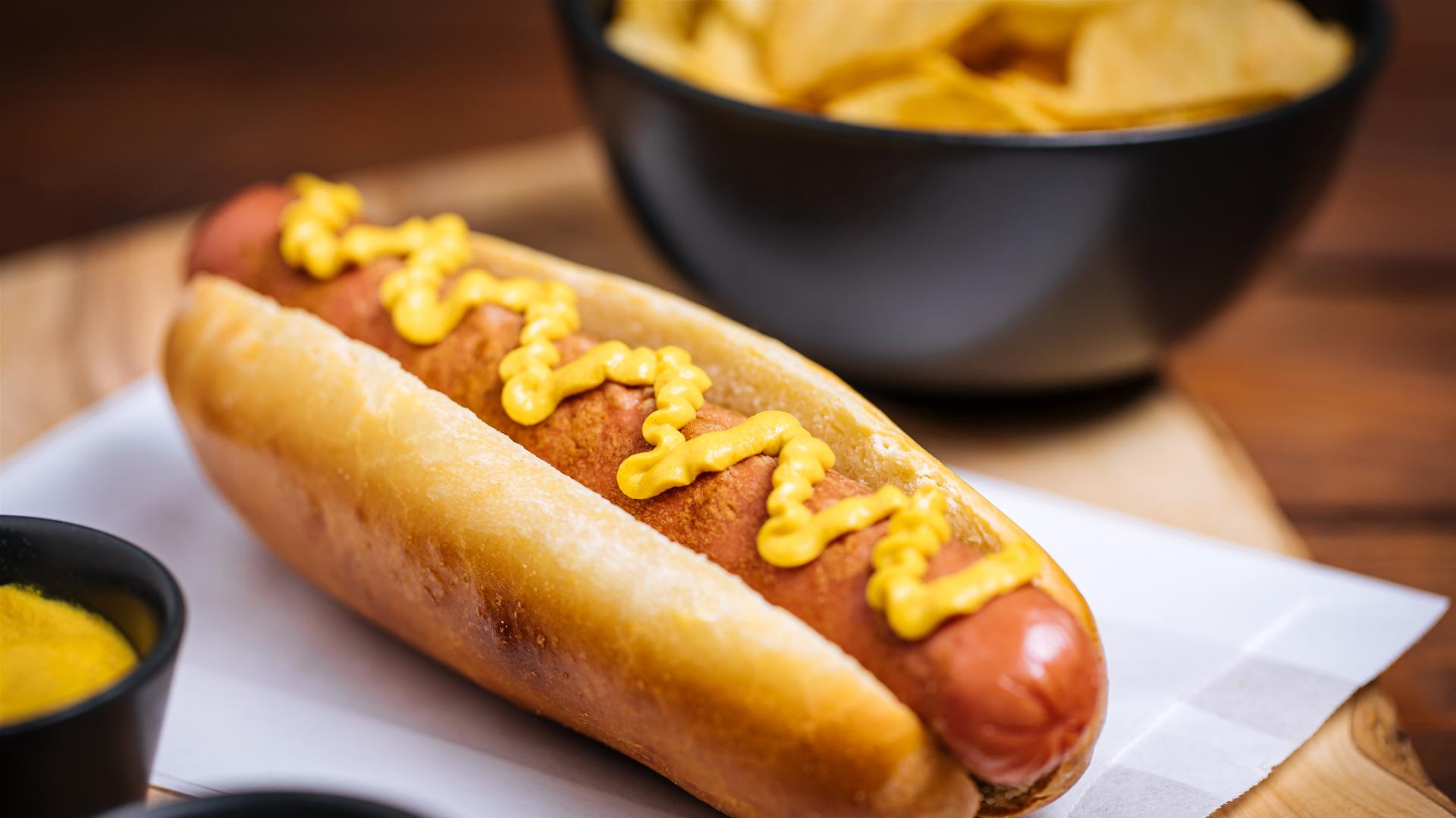 Камион катастрофира и разпиля хот дог по междущатска магистрала в Пенсилвания