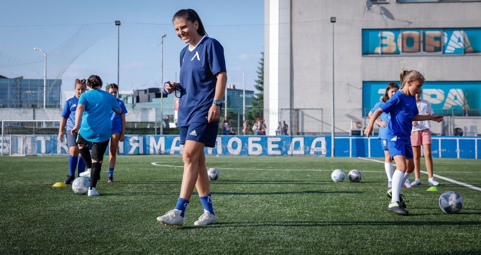Първа тренировка на девическия отбор на Левски1