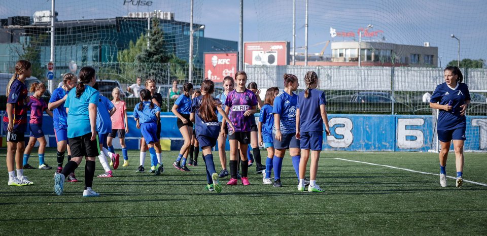 Първа тренировка на девическия отбор на Левски1
