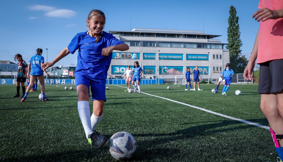 Първа тренировка на девическия отбор на Левски1