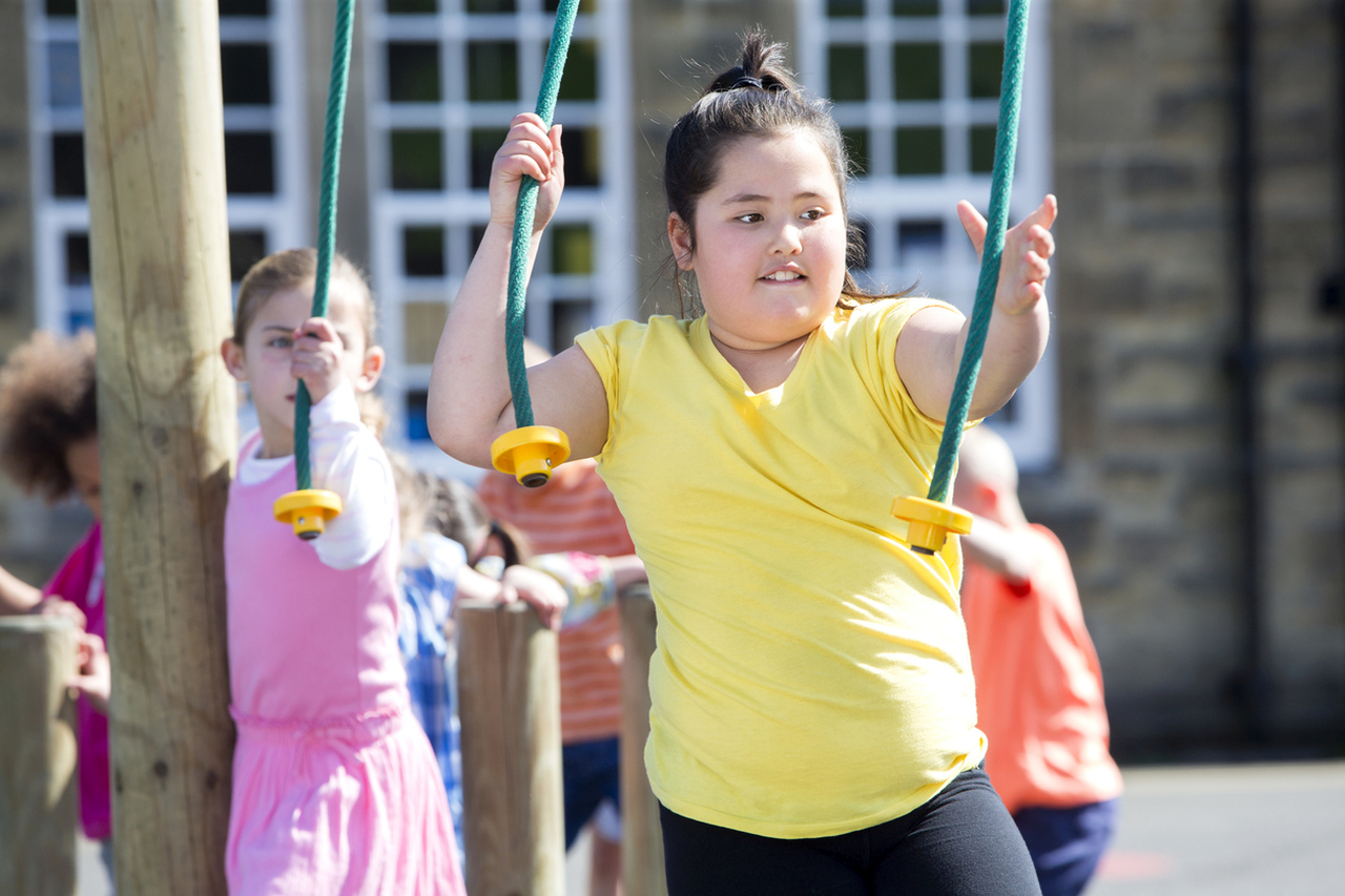 <p><strong>Наричането на момичетата "дебели кюфтета"</strong></p>

<p>Когато на едно младо момиче му липсвал чар, то било изпращано в училище по етикет. Тези училища за чар насърчавали различни начини на поведение, включително такива, които били насочени специално към малките момичета с наднормено тегло или, както ги наричали, "дебели кюфтета".</p>
