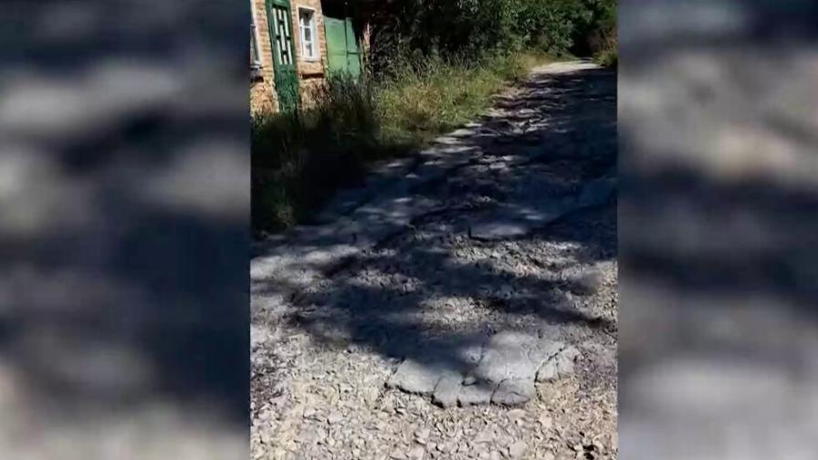 Път пропадна и откъсна от света села във Великотърновско (ВИДЕО)