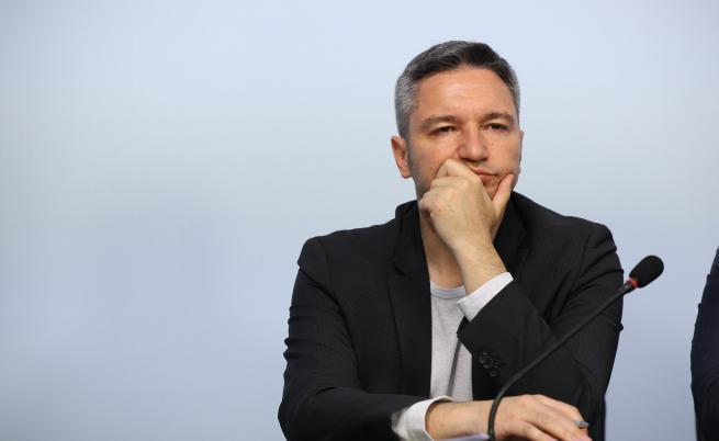 Вигенин: Имаме вътрешна информация, че в армията нещата не стоят добре