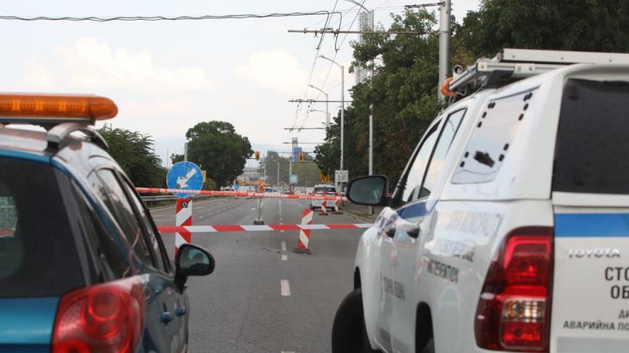 Затвориха част от булевард в София заради пропадане на пътното платно