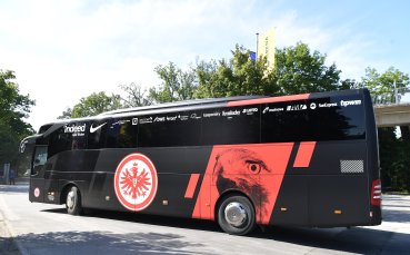 Автобусът на Айнтрахт Франкфурт вече е в София като возилото