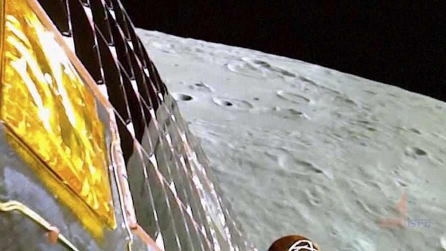 "Индия се разходи по Луната!": "Чандраян-3" с първи стъпки по лунната повърхност