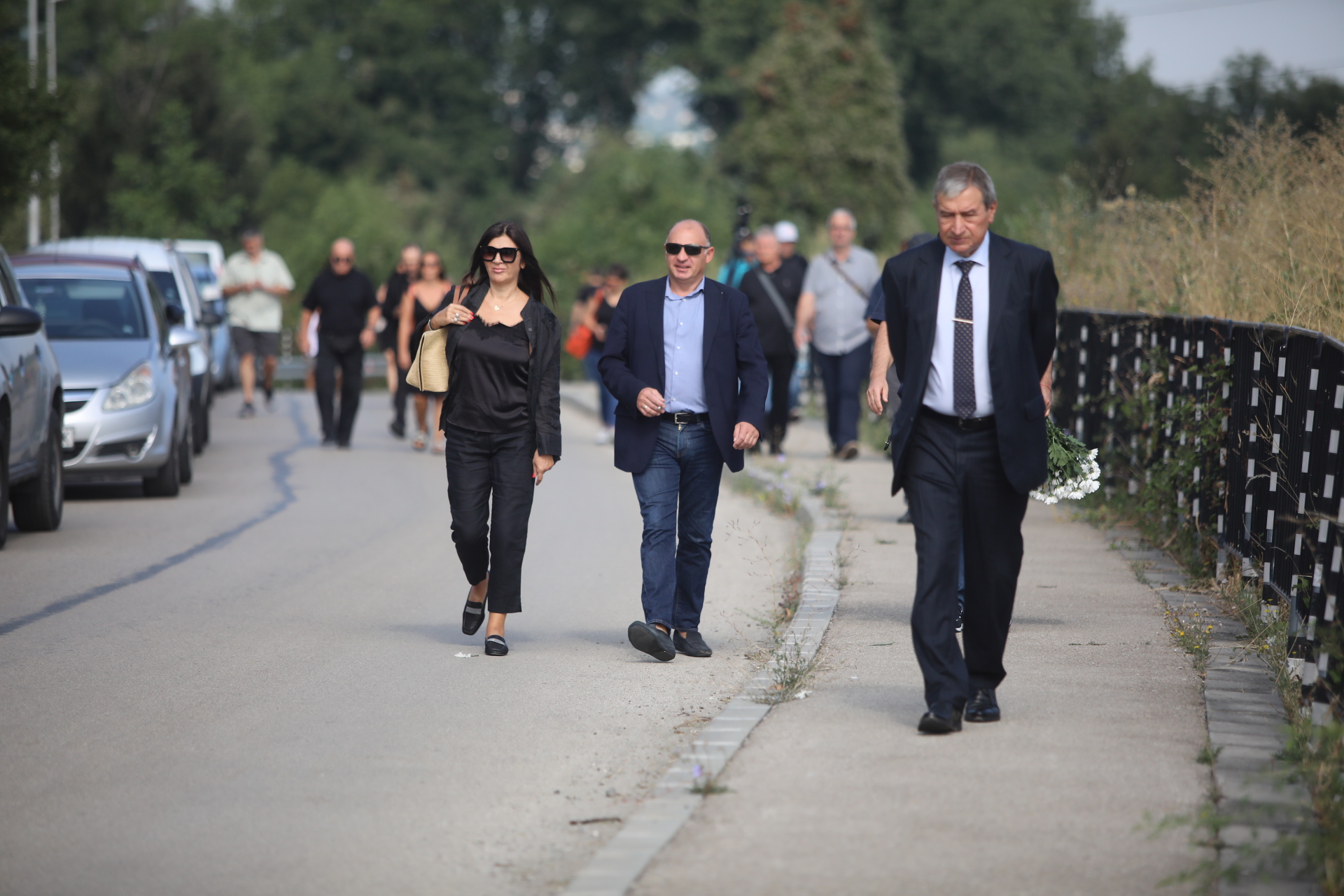 <p>Близки и познати изпращат Алексей Петров в последния му път. Поклонението е в Православен гробищен парк "Св. Архангел Михаил" в кв. "Бояна" в София</p>