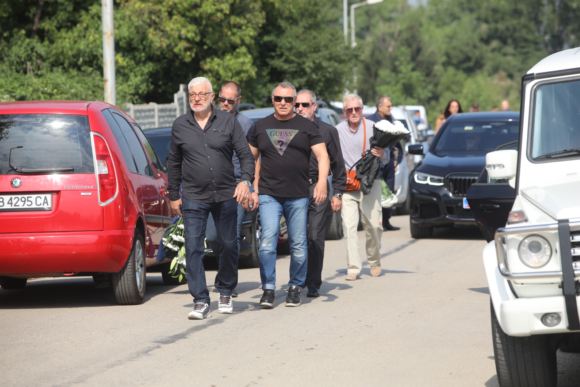 <p>Близки и познати изпращат Алексей Петров в последния му път. Поклонението е в Православен гробищен парк &quot;Св. Архангел Михаил&quot; в кв. &quot;Бояна&quot; в София</p>