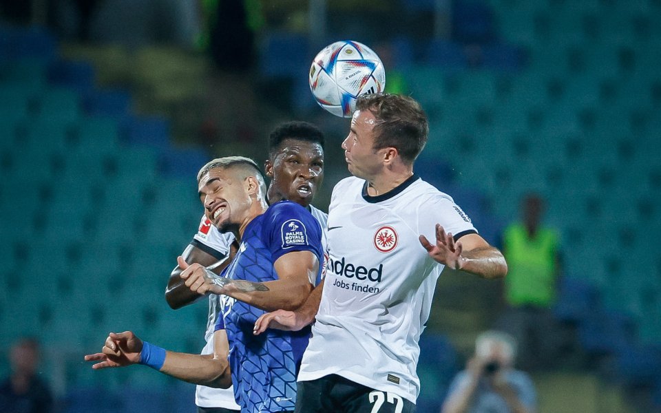 От клуба обаче правят интересно уточнение - фланелките няма да