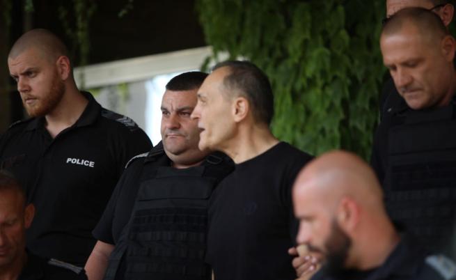 Васил Божков остава в ареста