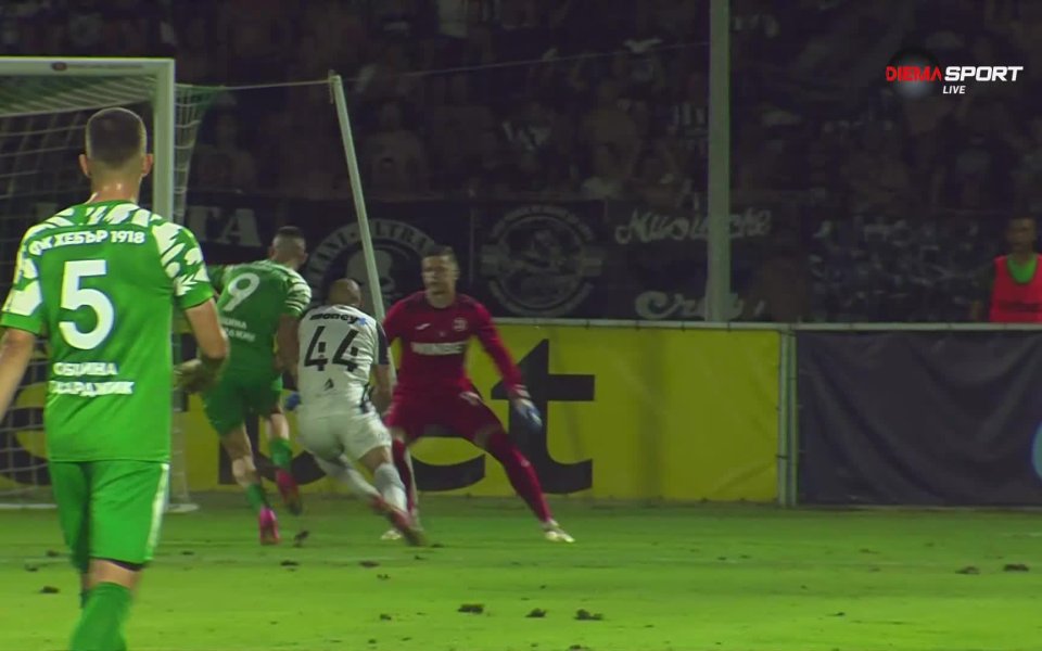 Хебър бързо успя да възстанови равенството. В 12-ата минута Георги