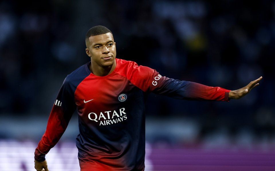 Нападателят Килиан Мбапе ще остане в Пари Сен Жермен и